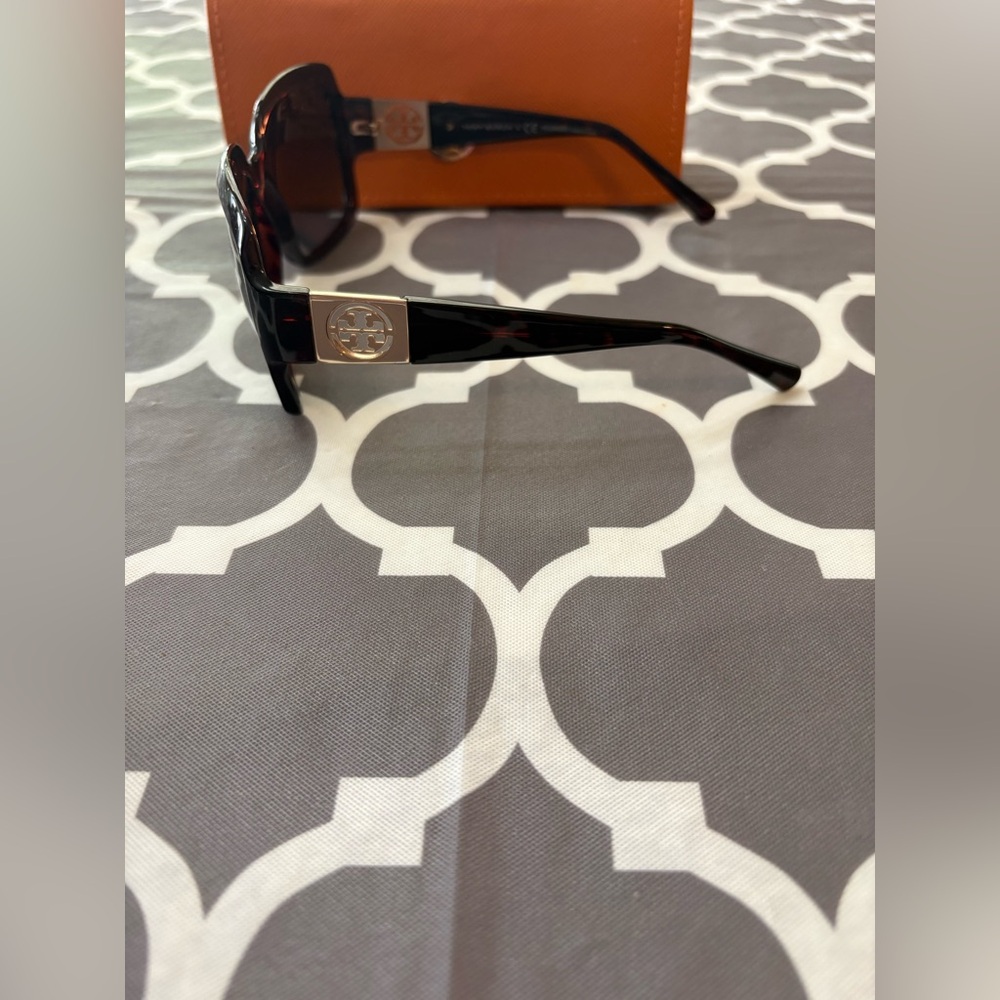 Tory Burch TY 9028 Oversized Polarized Tortoise Sunglasses - Picture 4 of 8